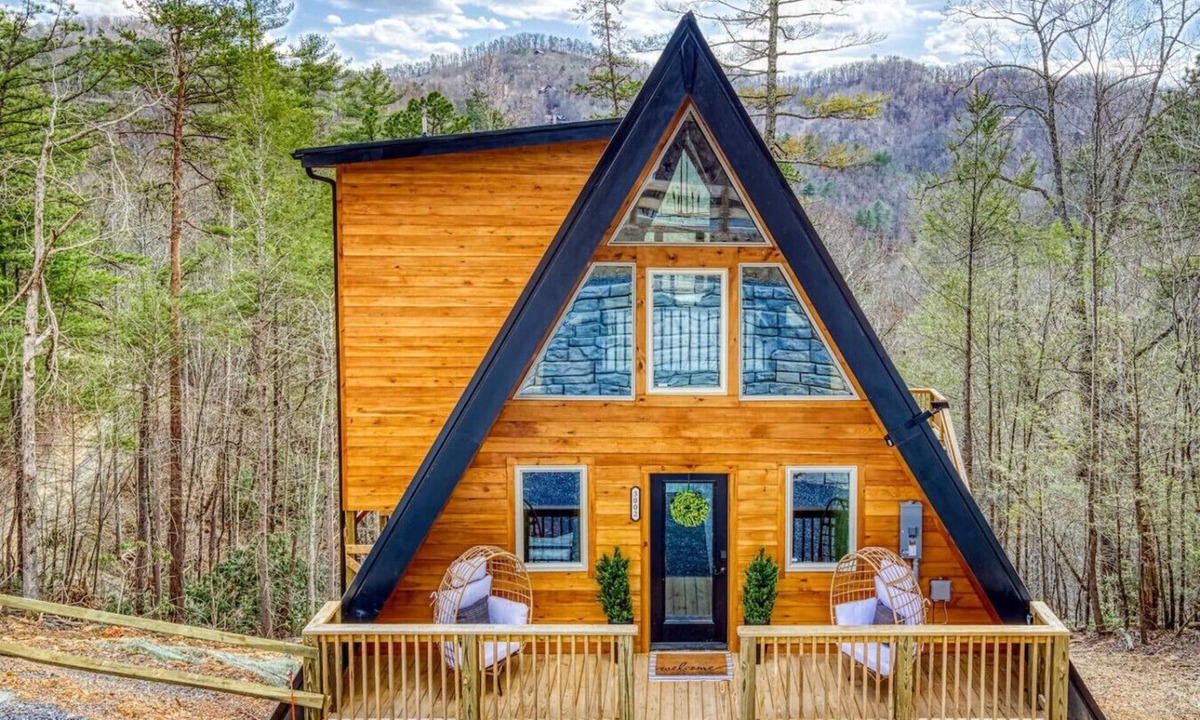 Lewis County Cabin | Serene Peak, resort pool