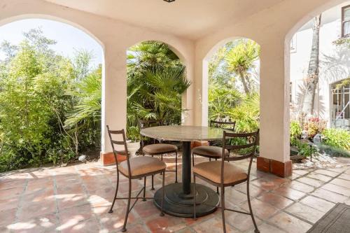 Claremont House | Serene Private Suite Patio Upscale Berkeley