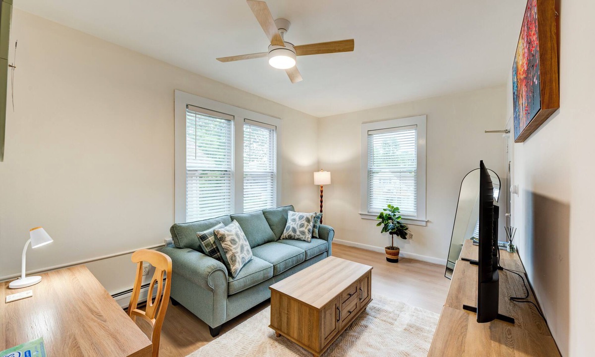 Teaneck Apartment | Serene Quiet 1BR in Teaneck/13MI to NYC/Laundry/King Bed/Ideal for Extended stay