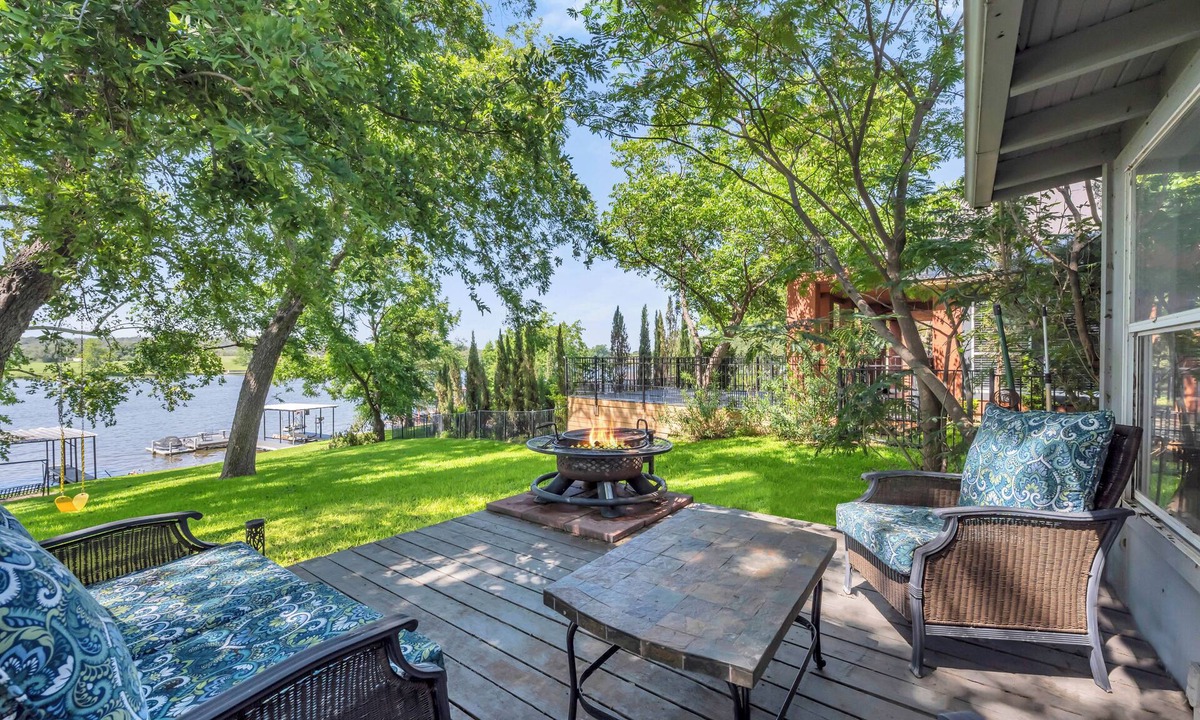 Kingsland House | Serene Riverfront Sanctuary: Private Boat Dock and Hill Country Views