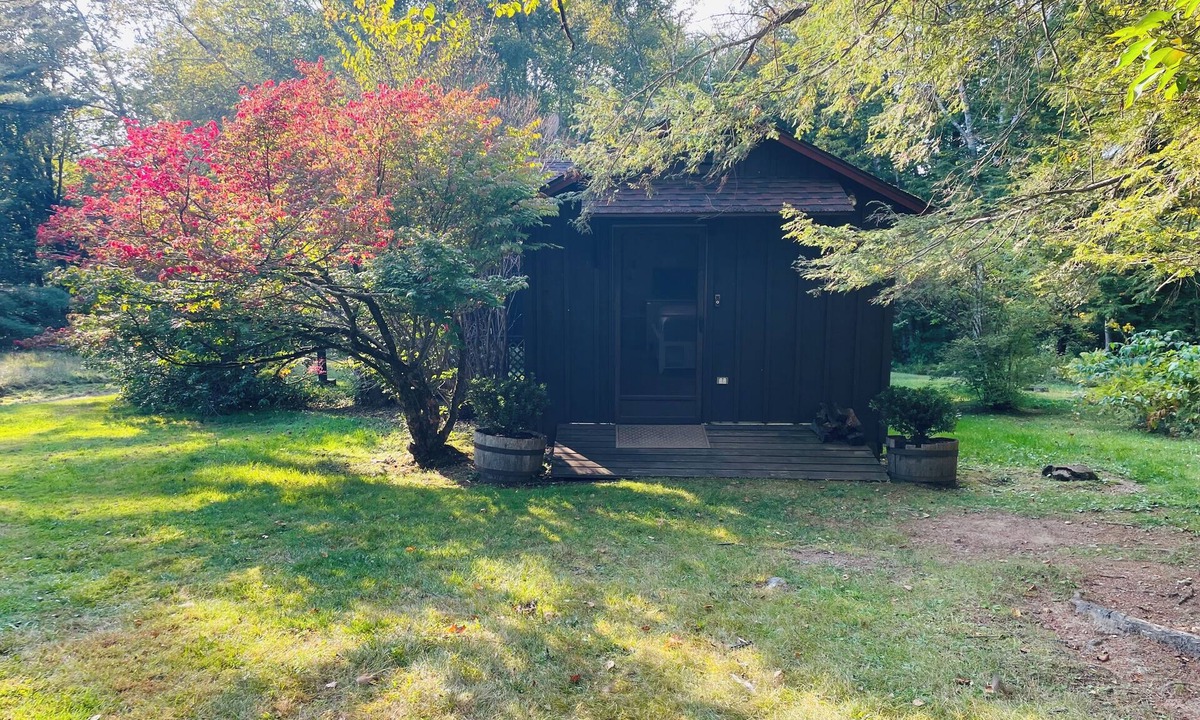 West Stockbridge Cabin | Serene rustic cabin in the Berkshires!