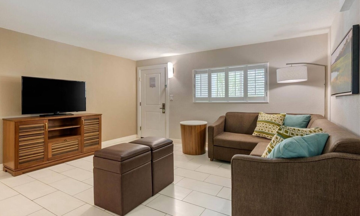Jekyll Island Hotel | Serene Seaside Suite Perfect for Island Retreat! | Onsite Pool, Parking
