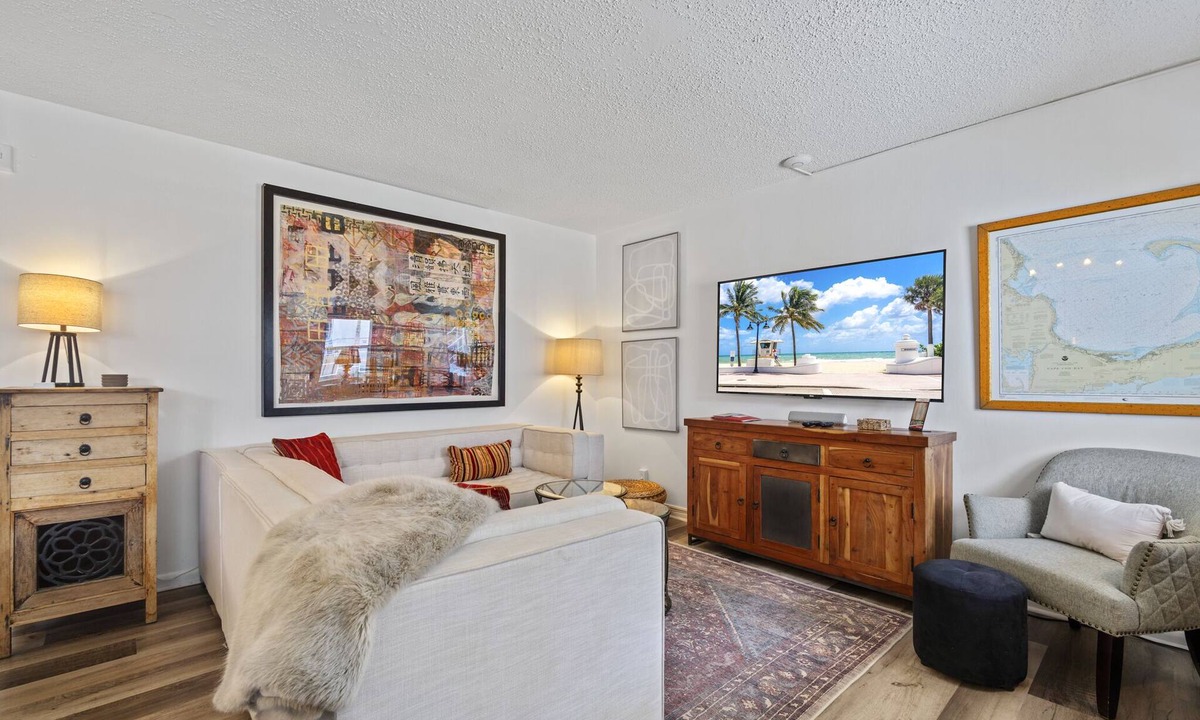 Central Beach Apartment | Serene Seaside Escape: 1BR Bliss!