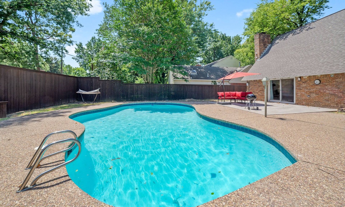 Tulsa House | Serene & Spacious Family Retreat w/Pool. Park and St. Francis Hospital Nearby.