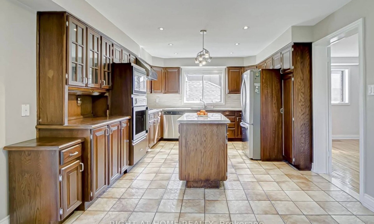 Lawrence Heights Villa | Serene Stay