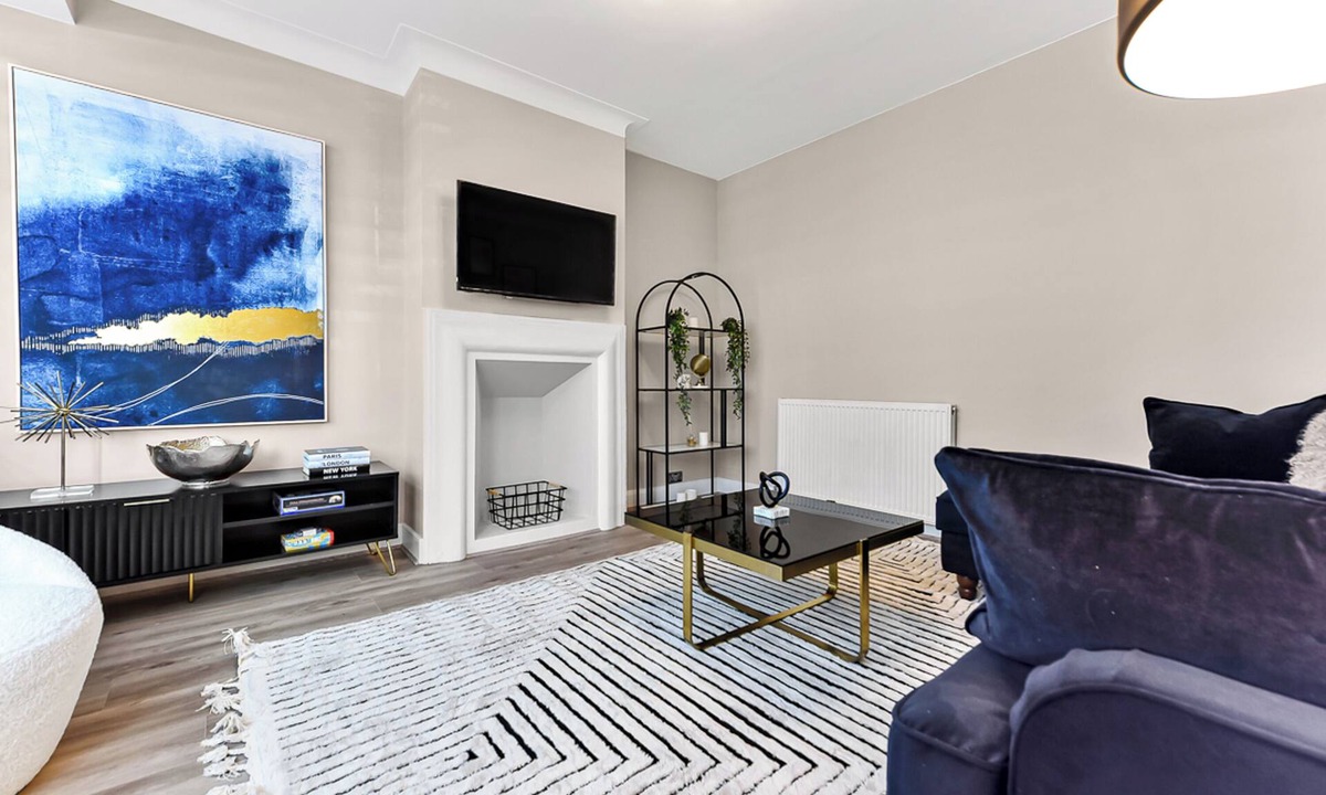 Tottenham House | Serene, Stylish, Spacious Brand New