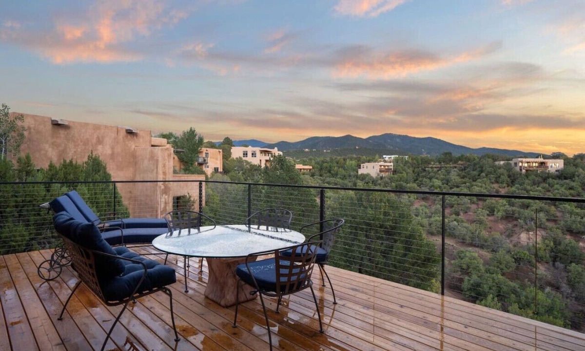 Northeast Santa Fe House | Serene Sunsets & Mountain Views w Arcade & Hot Tub