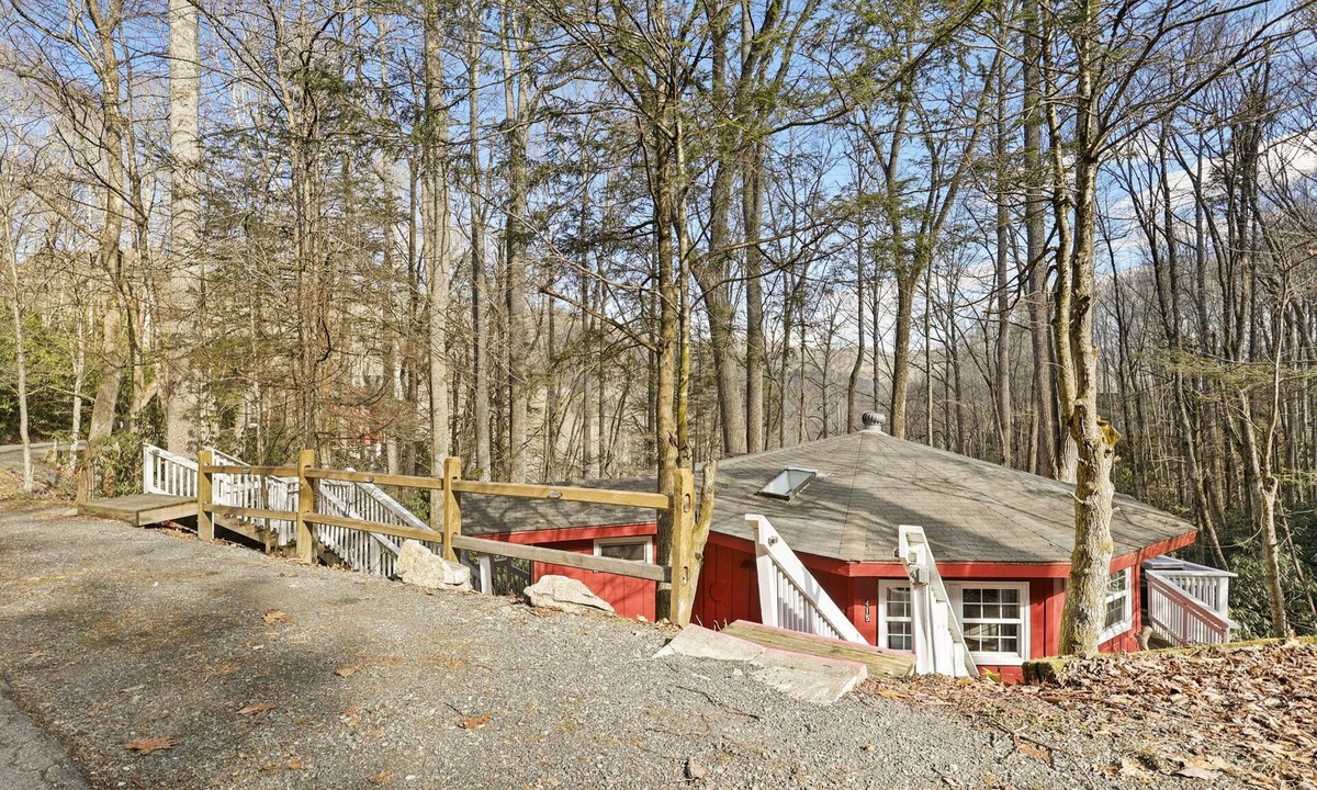 Mill Ridge House | Serene “Tree House” Mountain Getaway