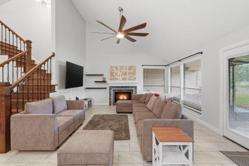 Crosby House | Serene Waterfront Haven Spacious 3BR in Newport