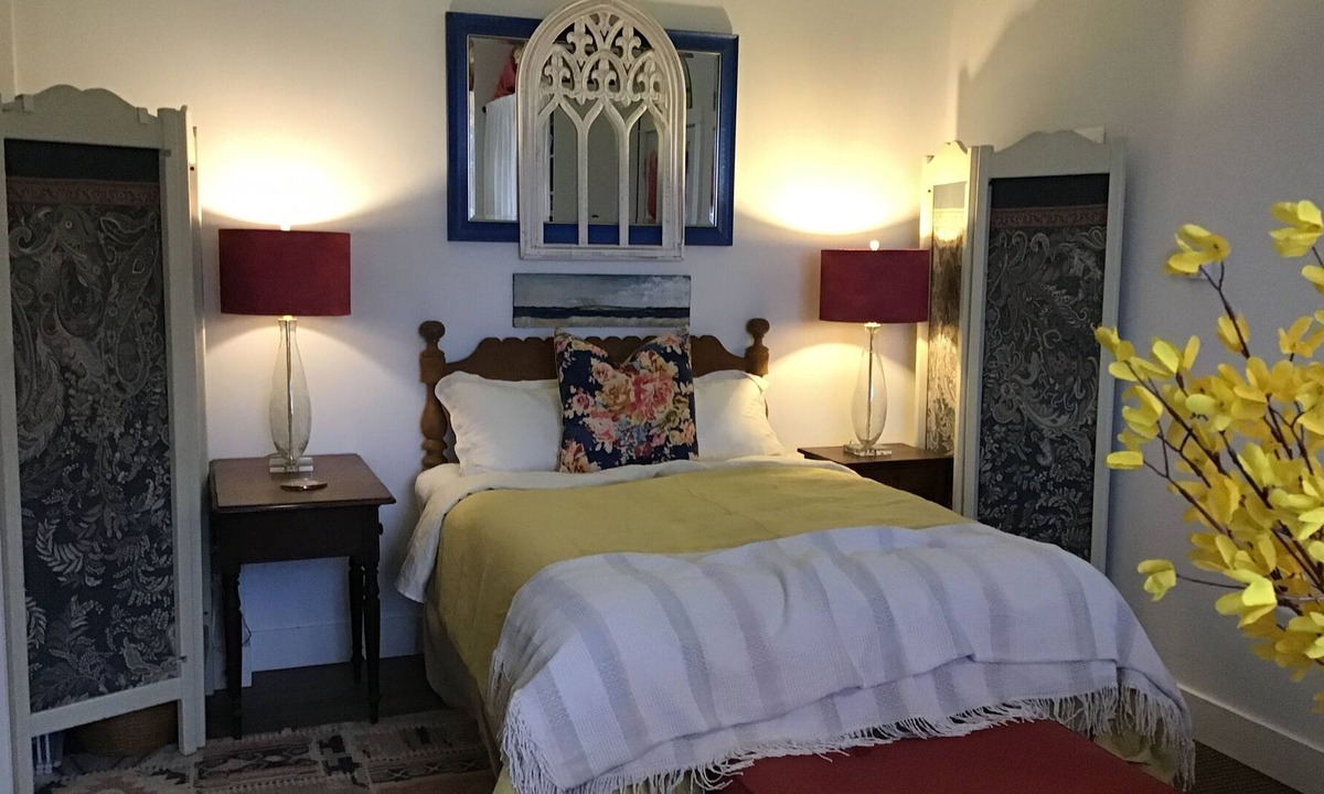 Kingsport House | Serene Waterview Bliss