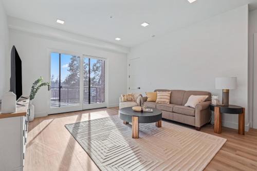 Eagle Apartment | Serengeti Suite in Downtown Eagle