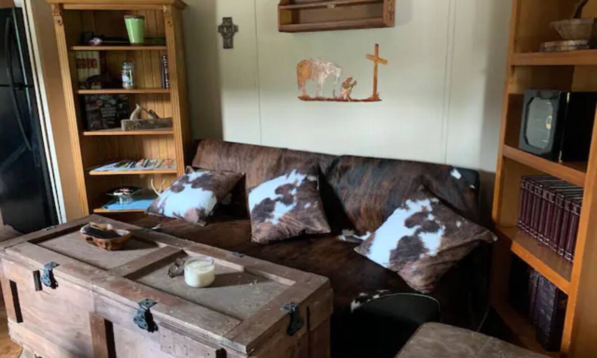 McAlester Cabin | Serenity Acres Sanctuary -BnB & Resort- Cowboy Comfort Lodge