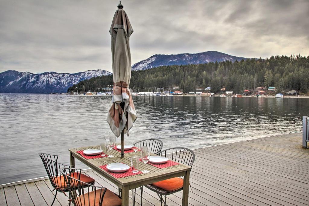 Bayview House | Serenity at Scenic Bay Floating Cottage with Views!