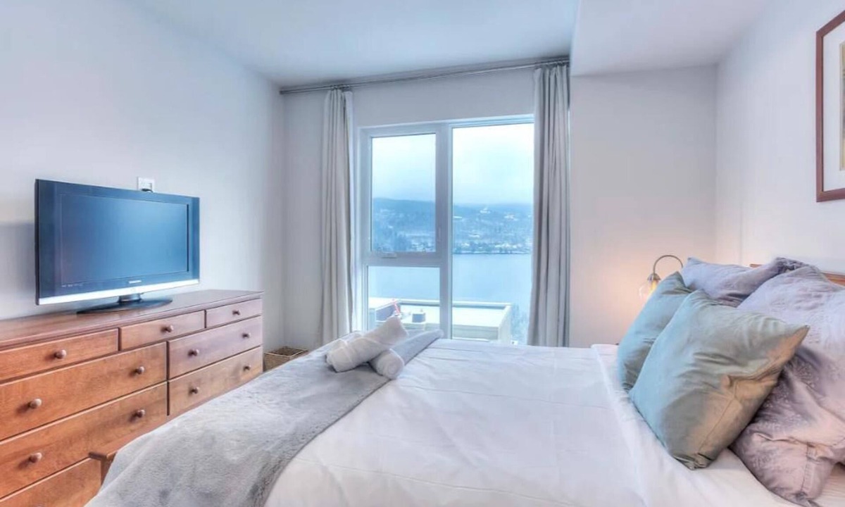 Mont-Tremblant House | Serenity by the Slopes: Tremblant Waterfront Condo