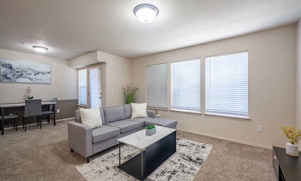 Amarillo Apartment | Serenity by the Pool