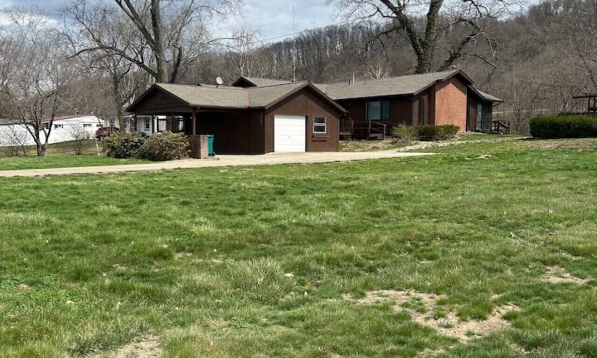 Zanesville House | Serenity by the River