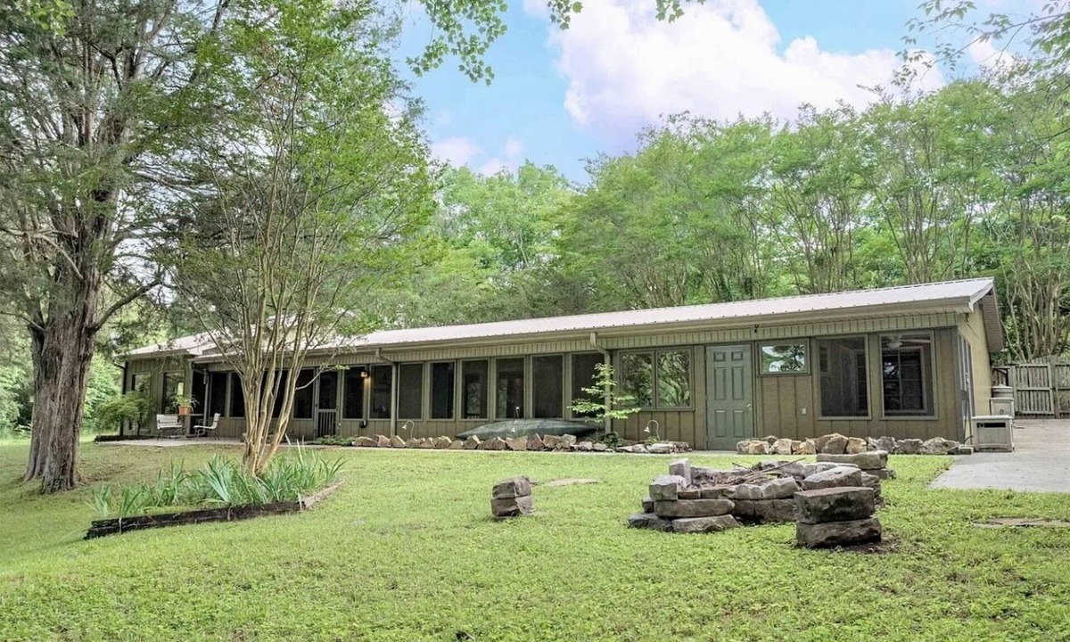 Scottsboro House | Serenity Cove-a unique waterfront home with canoe, kayak and fire pit!