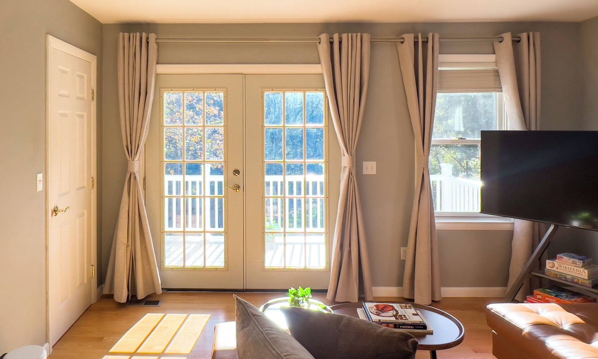 Monroe House | Serenity Haven: A Modern Retreat