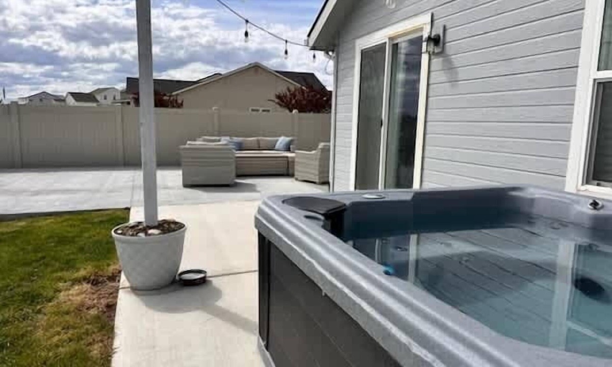 Caldwell House | Serenity Haven Retreat: 4BR + HOT TUB