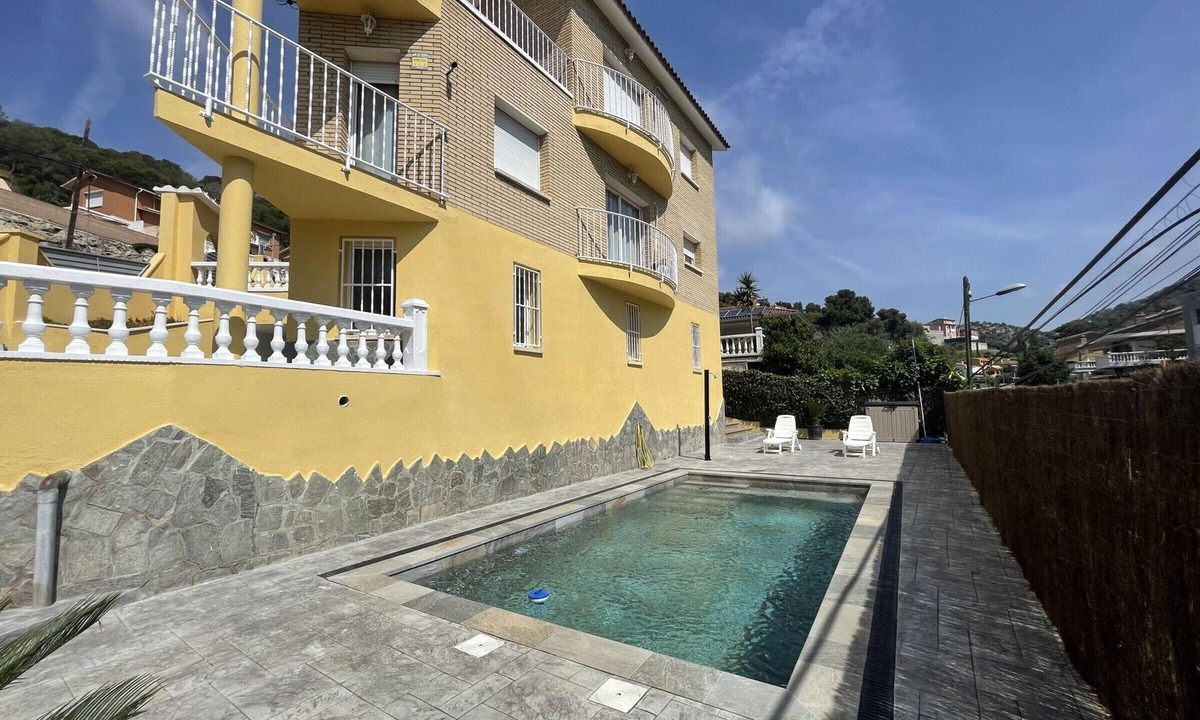 Cubelles Villa | Serenity Home: Nature, Jacuzzi & Parking in Cubelles