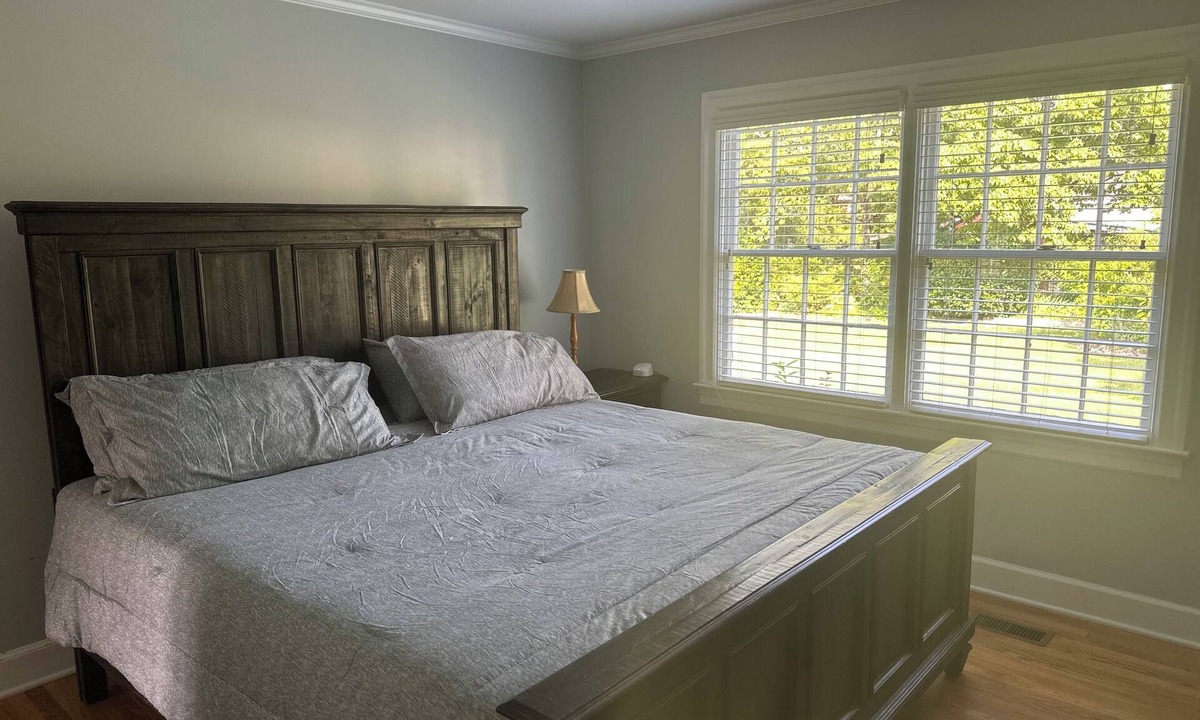 Clayton House | Serenity House-Walk Downtown-Oversize Driveway-2 Living Rooms-Large Yard