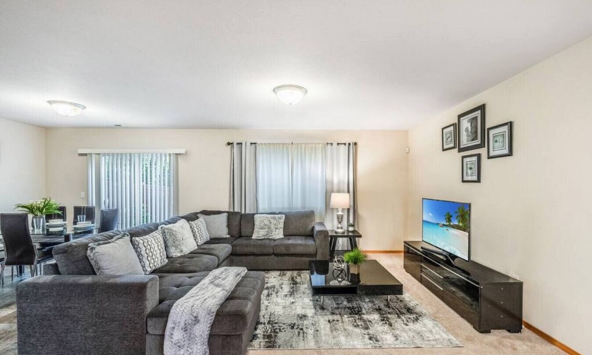 Holly House | Serenity in Prime Everett Craftsman Near Boeing!