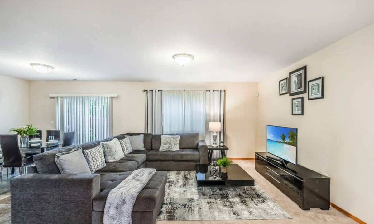 Holly House | Serenity in Prime Everett Craftsman | Near Boeing!