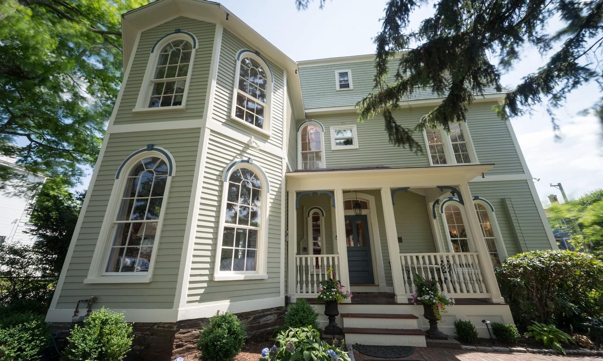 Historic Hill Bed & Breakfast | Serenity Inn Newport
