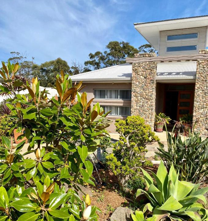 Dolphin Point Bed & Breakfast | Serenity Lodge for Couples