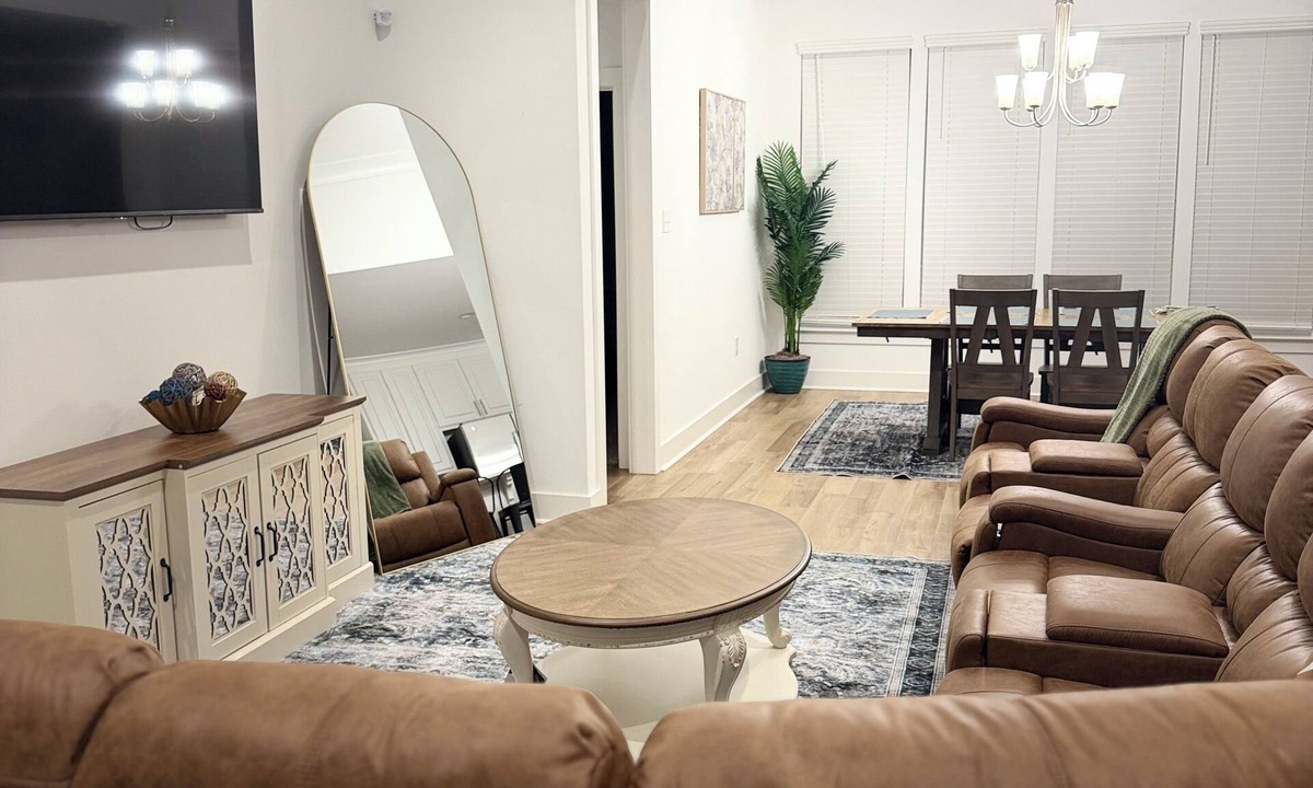 Denham Springs House | Serenity Luxury Palace In Denham - Walker Area