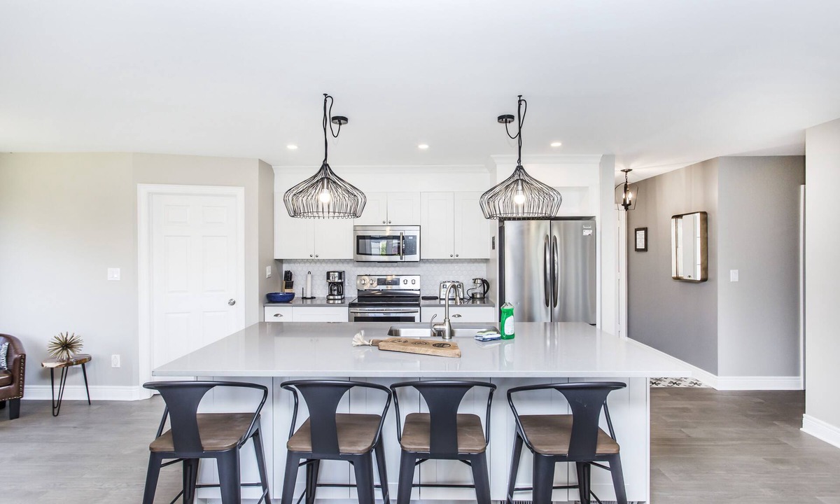 Historic Old Town House | SERENITY MODERN RENOVATED BEAUTIFUL BUNGALOW- in OLD TOWNE w Hot tub
