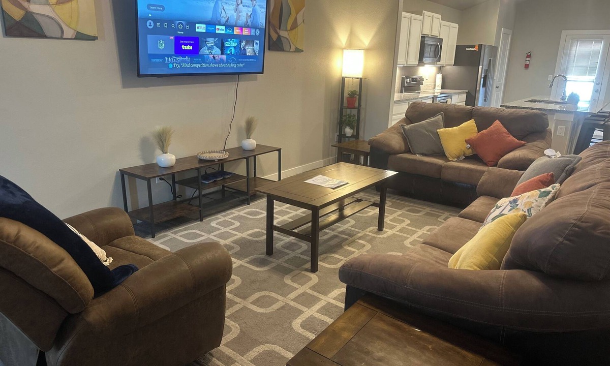 Odessa House | Serenity Oasis w/3 Bedrooms, 2 Baths, 7 Beds and workspaces. Productive Paradise