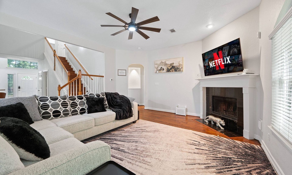 Spring House | Serenity of Spring, TX & The Woodlands - Modern 4BR Furnished Home