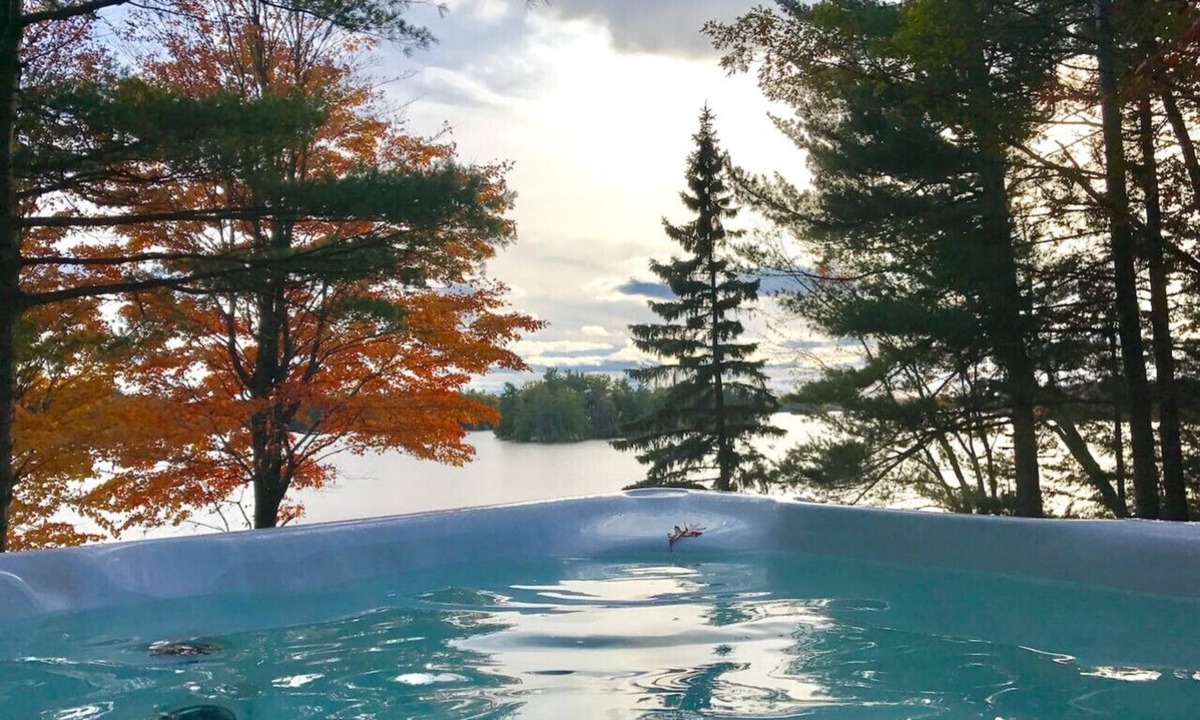 Frontenac House | Serenity on the Lake
