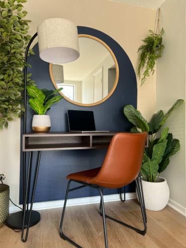 Lombard Apartment | Serenity & Style With Parking