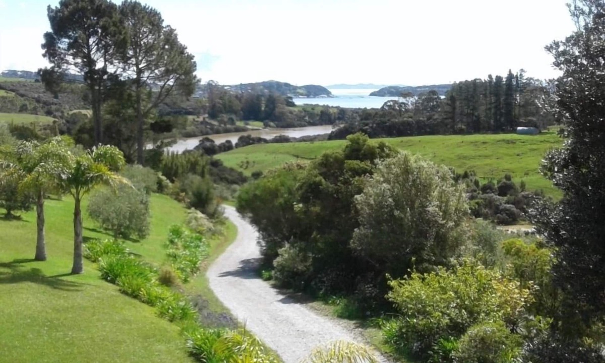 Mangonui Apartment | Serenity, views and an olive grove