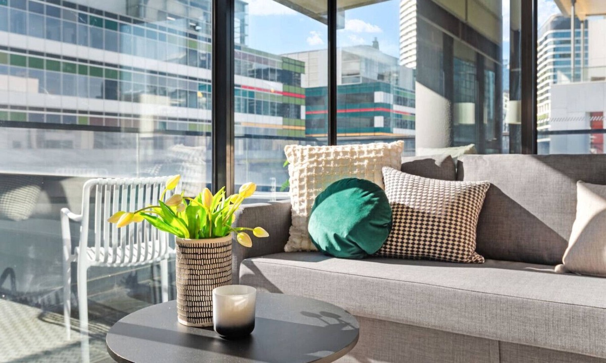 Docklands Apartment | Serrata | 2B2B Docklands Apartment with CP
