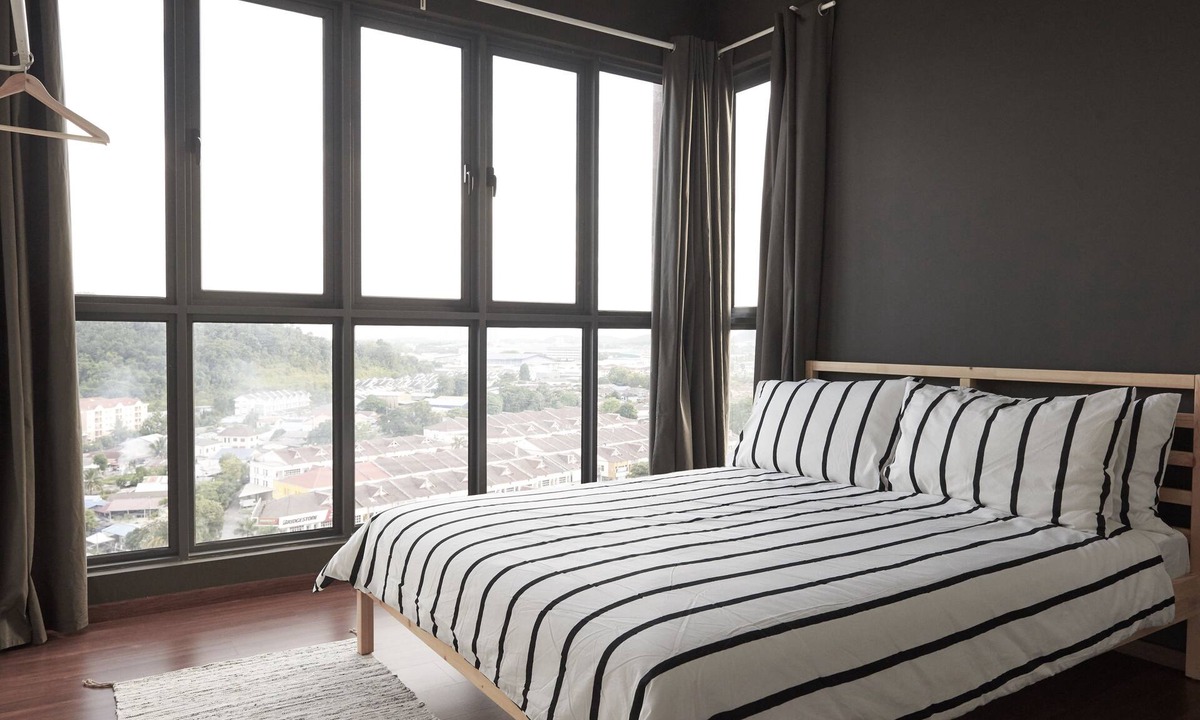 Seri Kembangan Apartment | Service Apartment (2BR+2Bath) with Mall