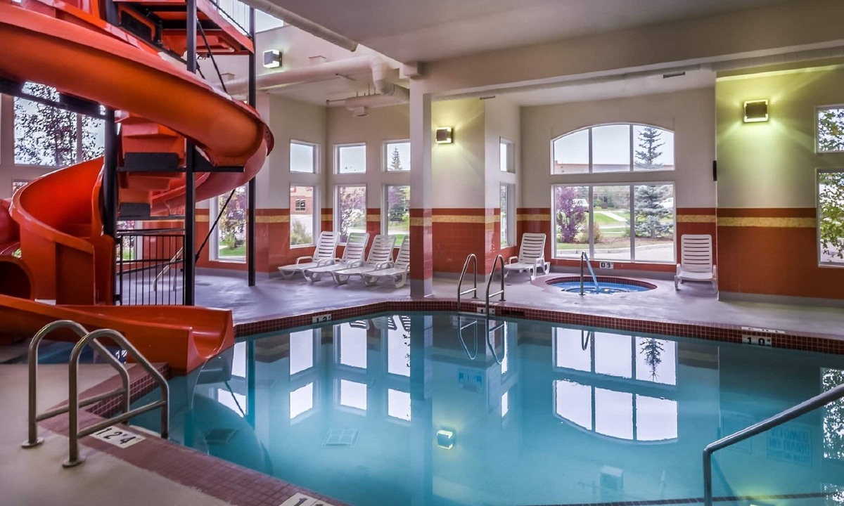 Southeast Calgary Hotel | Service Plus Inns and Suites Calgary