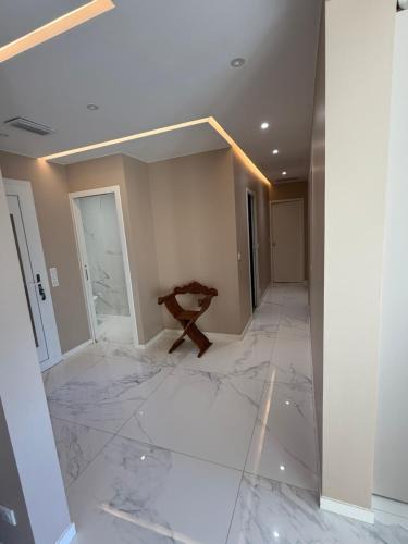 Ambares-et-Lagrave House | Service33