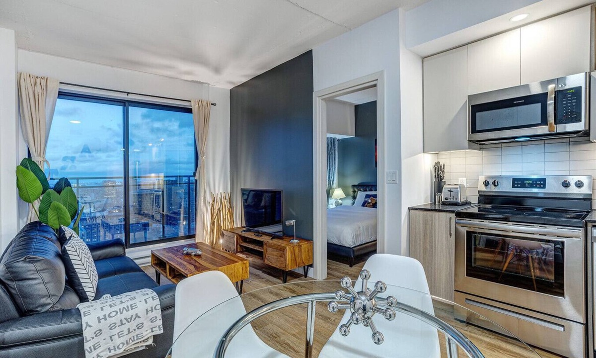 Quartier des Spectacles Apartment | Serviced 1 Bedroom Apartment in Montreal | Le Smith Building