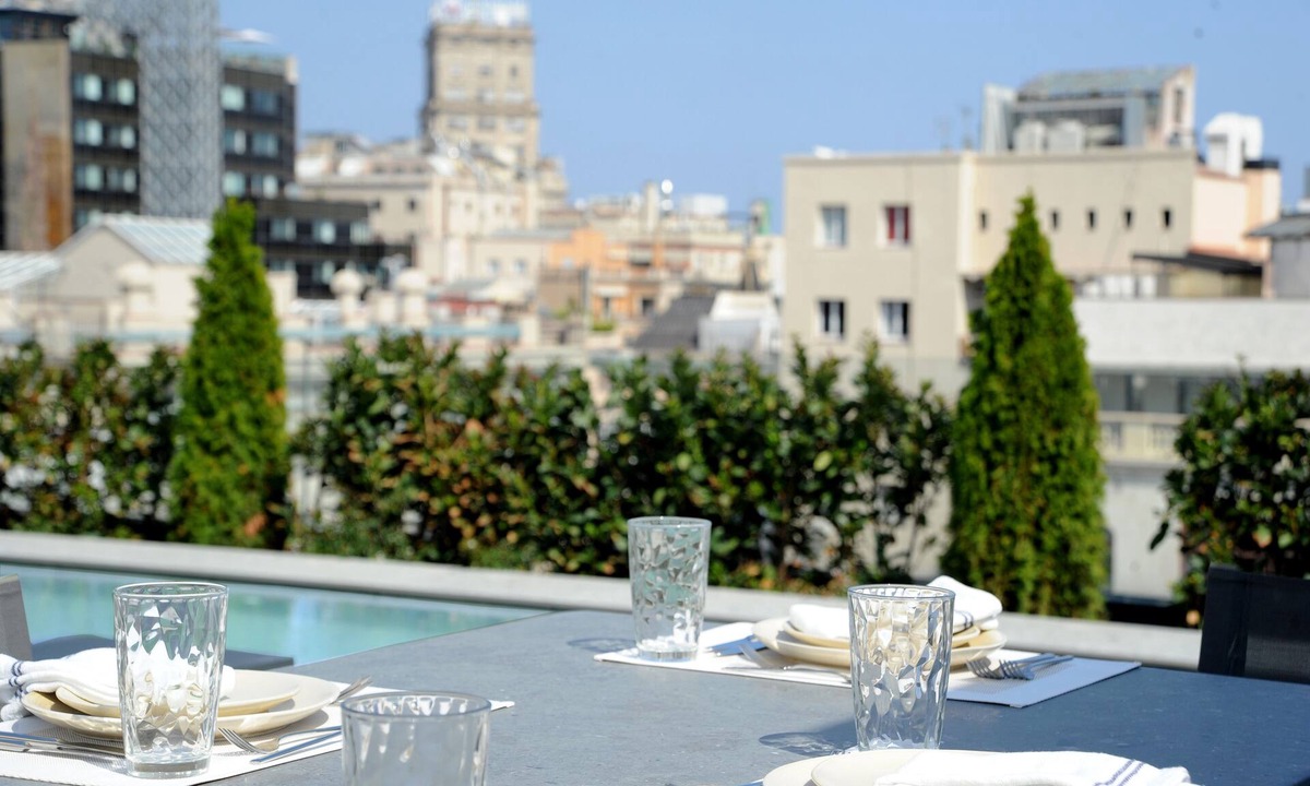 Eixample Apartment | Serviced 2 Bedroom Apartment with Terrace and Community Pool