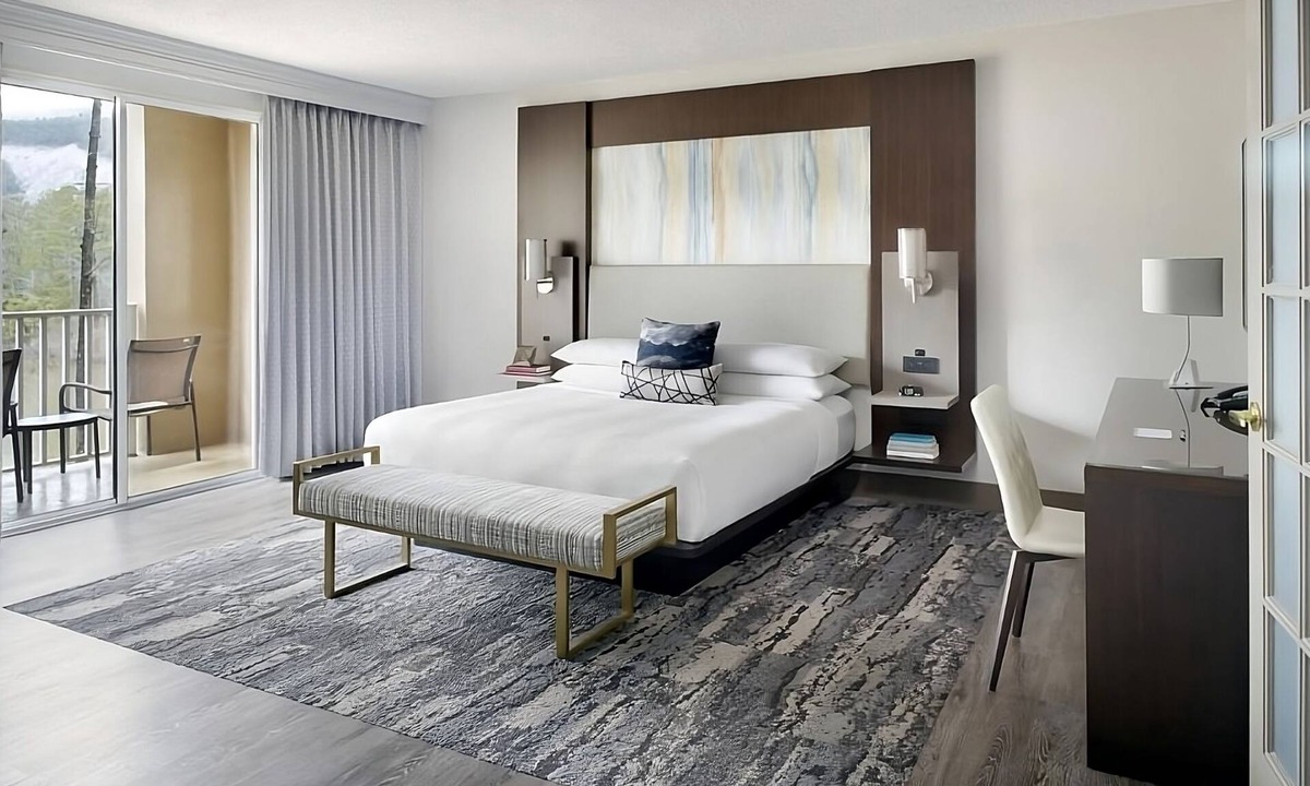 Stone Mountain Hotel | Set within Stone Mountain Park! FREE Parking, Onsite Pool, Pets Allowed!