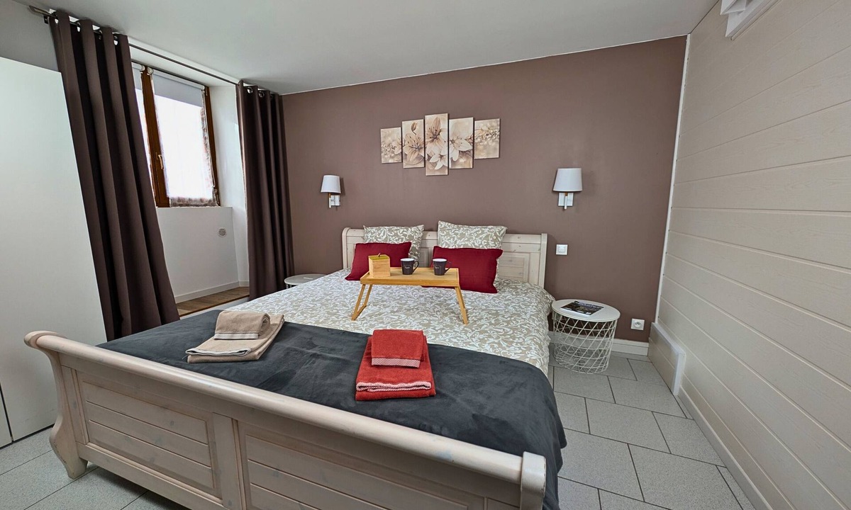 Soultz-Haut-Rhin Apartment | Settle into the Rimbach and let the charm of Alsace work its magic. After a day exploring the Wine Route, relax in a luxurious king-size bed. Modern comfort, total tranquility. You're home. ✨