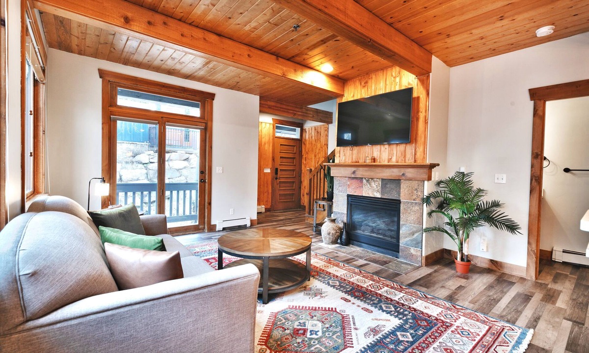 Deer Valley House | Settler's Ridge #7 - On Deer Valley Drive - Easy Walk/Shuttle to Skiing and Main St.