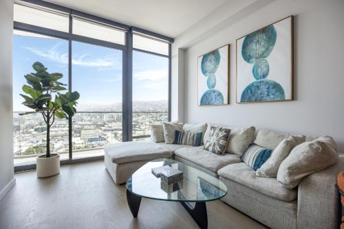 Hollywood Apartment | Seven Mile Penthouse Dream Hollywood View Pool