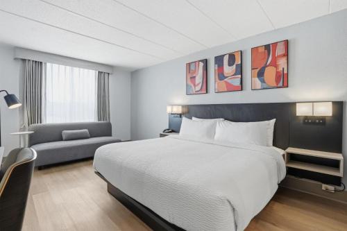 Regina Hotel | Seven Oaks Hotel Regina, SureStay Collection by Best Western