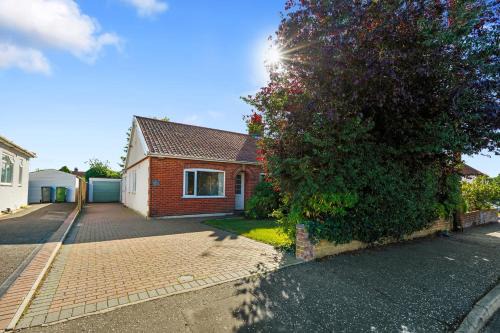 Thorpe St Andrew House | Seven Space - Applegarth House, 3 Bed Bungalow