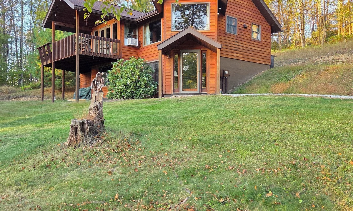 White Cabin | Seven Springs, Sleeps 8, Fireplace & Views