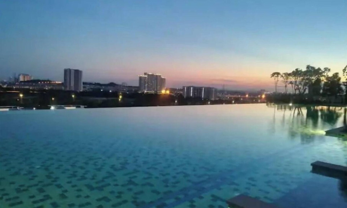 Seri Kembangan Condo | Sfera Residence 500 Mbps WiFi Self Check In